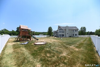 19 Longview Dr in North Haven, CT - Building Photo - Building Photo