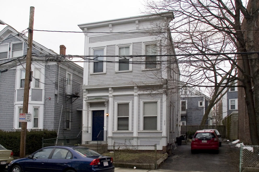 224 Banks St in Cambridge, MA - Building Photo