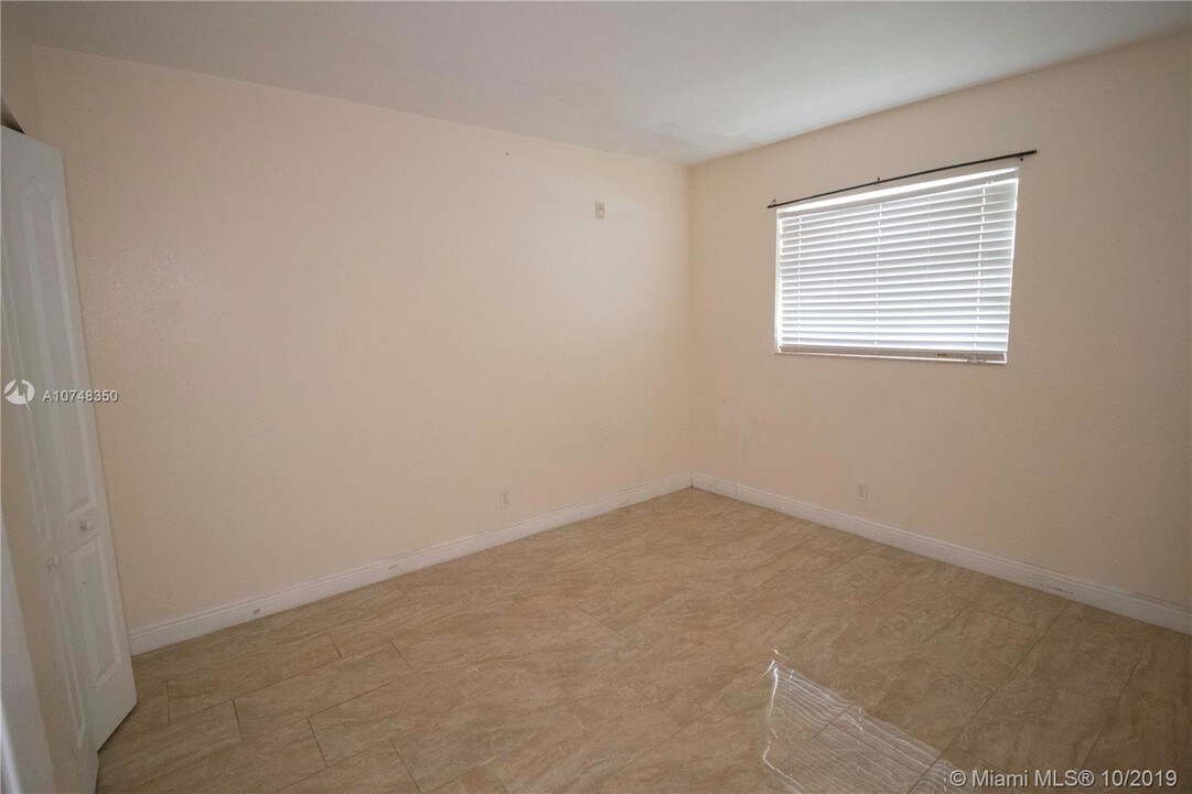 4061 N Dixie Hwy-Unit -27 in Oakland Park, FL - Building Photo