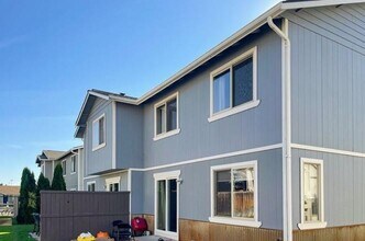 1371 Huckleberry Cir, Unit 1371 in Issaquah, WA - Foto de edificio - Building Photo