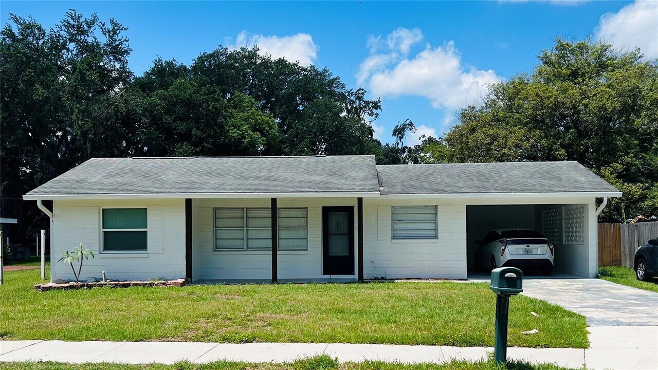 824 Michigan Ave in St. Cloud, FL - Building Photo