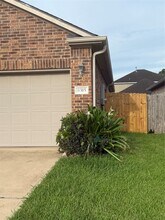 8315 Quest Ct in Rosharon, TX - Foto de edificio - Building Photo