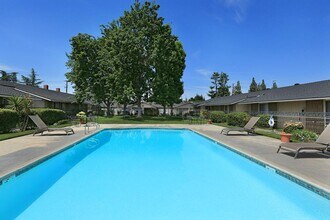 Newporter in Fresno, CA - Foto de edificio - Building Photo