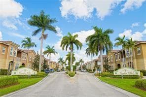 5921 Manchester Way in Tamarac, FL - Foto de edificio - Building Photo