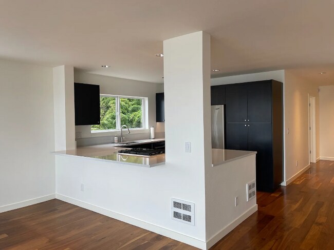 1402 Alki Ave SW in Seattle, WA - Building Photo - Building Photo