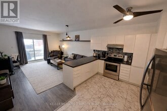 400 York Blvd in Hamilton, ON - Building Photo - Building Photo