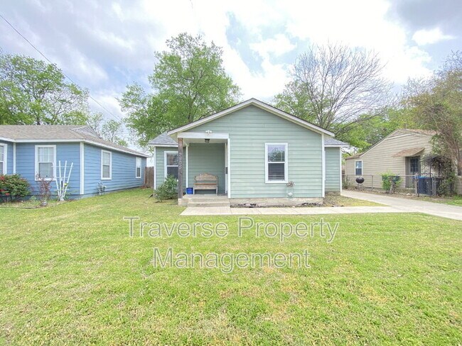 2905 S Hills Ave in Fort Worth, TX - Building Photo - Building Photo