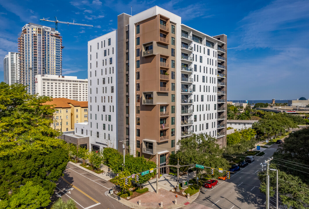 The Salvador in St. Petersburg, FL - Building Photo