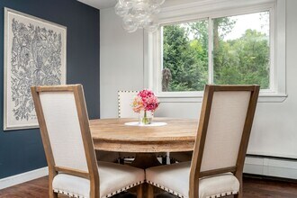 Highcroft Manor in Wayzata, MN - Building Photo - Building Photo
