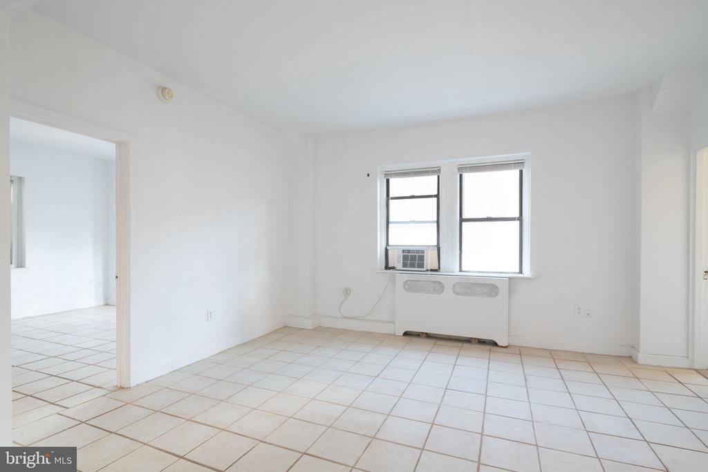 1321-23 Spruce St, Unit 8E in Philadelphia, PA - Building Photo