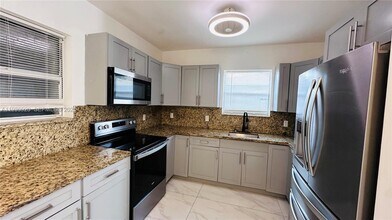 10480 SW 172nd St in Miami, FL - Building Photo - Building Photo