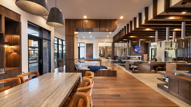 Sentio Apartments in Glendale, AZ - Foto de edificio - Building Photo