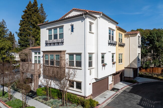 2025-2065 San Luis Ave in Mountain View, CA - Foto de edificio - Building Photo