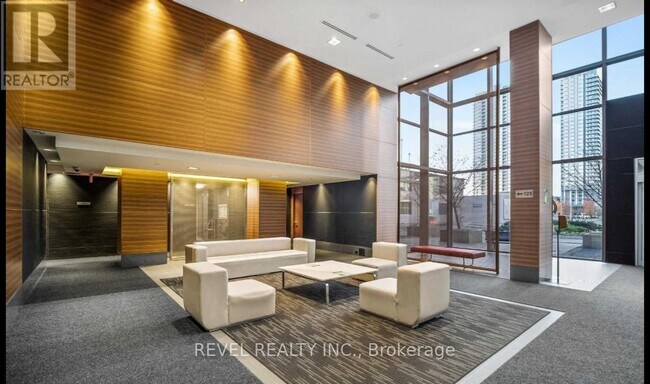 125 Village Green Square in Toronto, ON - Building Photo - Building Photo