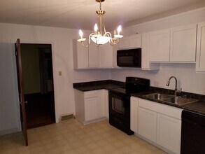 1712 Shafor Blvd in Oakwood, OH - Foto de edificio - Building Photo