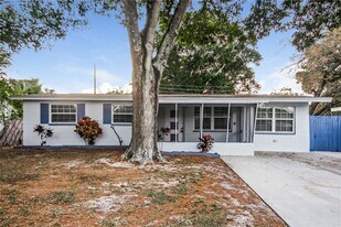 11648 Easy St in Largo, FL - Building Photo