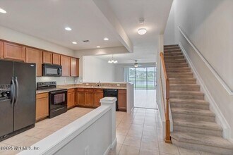 6920 Roundleaf Dr in Jacksonville, FL - Building Photo - Building Photo