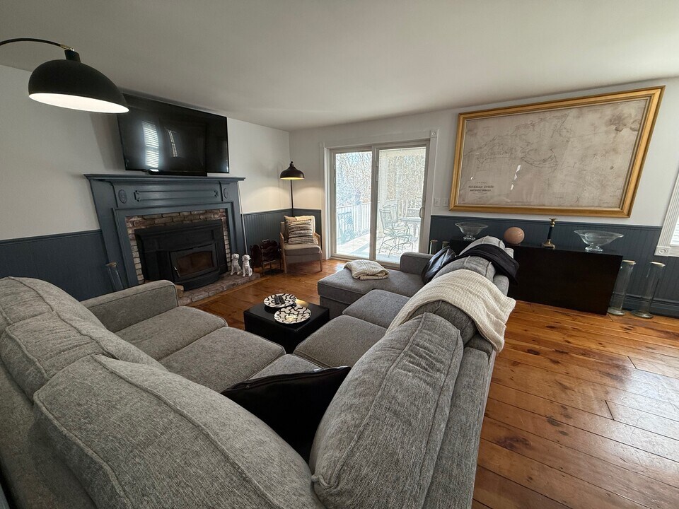 85 Hokum Rock Rd in Dennis, MA - Building Photo