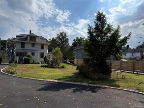 27 Dosoris Way in Glen Cove, NY - Building Photo - Building Photo