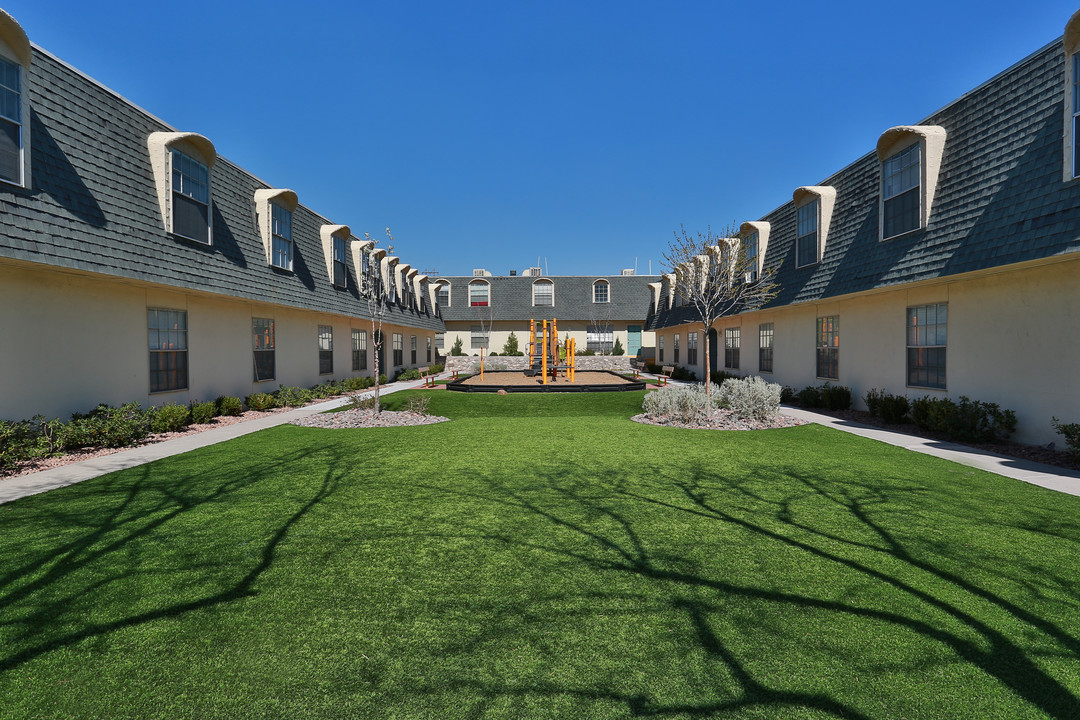 Monterrey Gardens in El Paso, TX - Building Photo