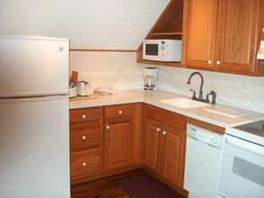 2 Telford St, Unit Carriage House in Oneonta, NY - Building Photo - Building Photo
