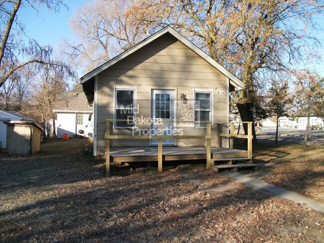 property at 601 S Lawler St