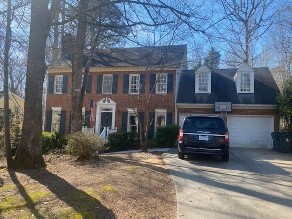 1005 New Dover Rd in Apex, NC - Building Photo