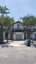 7803 NW 114th Path in Doral, FL - Building Photo