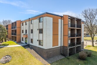 Windham Hills in Burnsville, MN - Building Photo - Building Photo