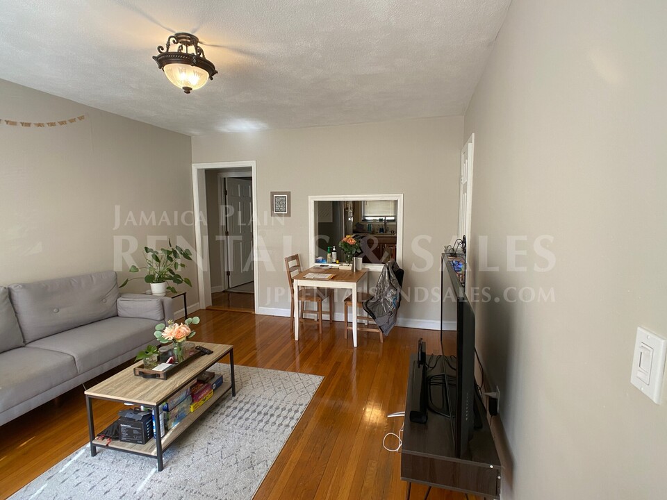 140 Arborway in Boston, MA - Building Photo