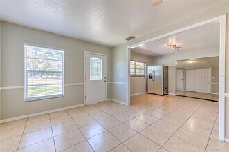10928 N 15th St in Tampa, FL - Building Photo - Building Photo