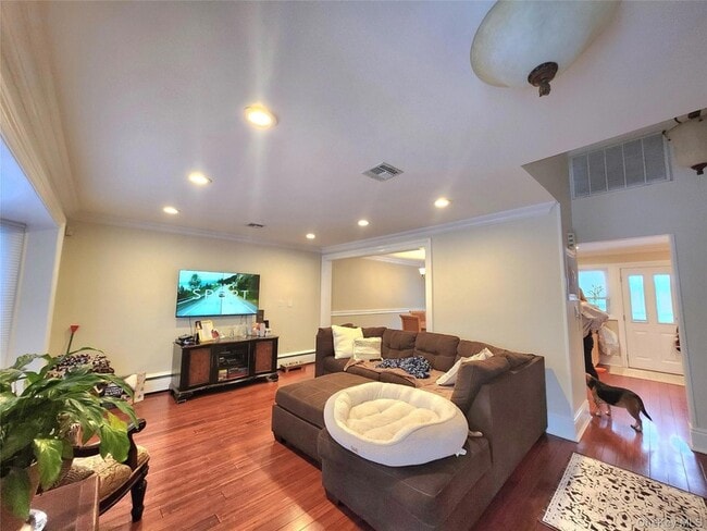 244 Martin Dr in Syosset, NY - Building Photo - Building Photo