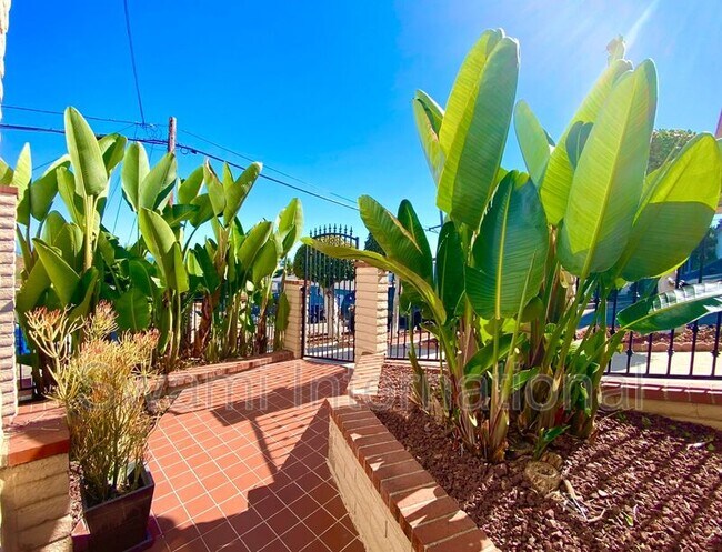 674 W 27th St in Los Angeles, CA - Building Photo - Building Photo