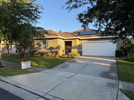 3710 Huntington Rd in West Sacramento, CA - Building Photo