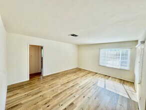 4448 Tujunga Ave in Los Angeles, CA - Foto de edificio - Building Photo