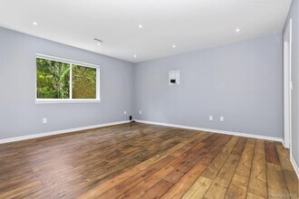 301 N Greeley Ave in Chappaqua, NY - Building Photo - Building Photo