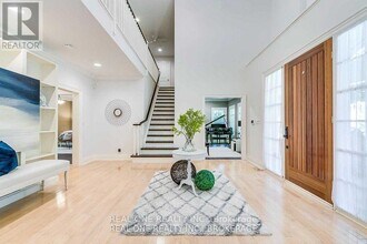 249 Poplar Dr in Oakville, ON - Building Photo - Building Photo