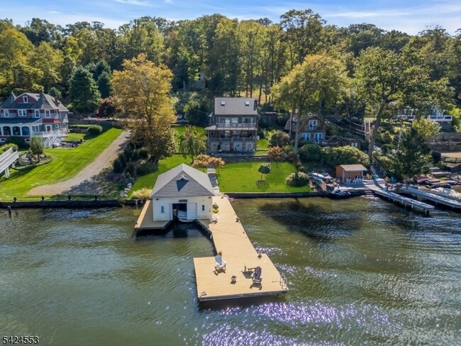 363 Lakeside Blvd in Hopatcong, NJ - Building Photo - Building Photo