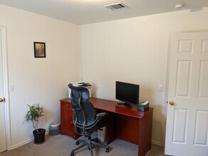 2201 Kaiser Dr in Austin, TX - Building Photo - Building Photo