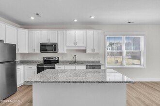 7052 Crew Dr in Leland, NC - Building Photo - Building Photo