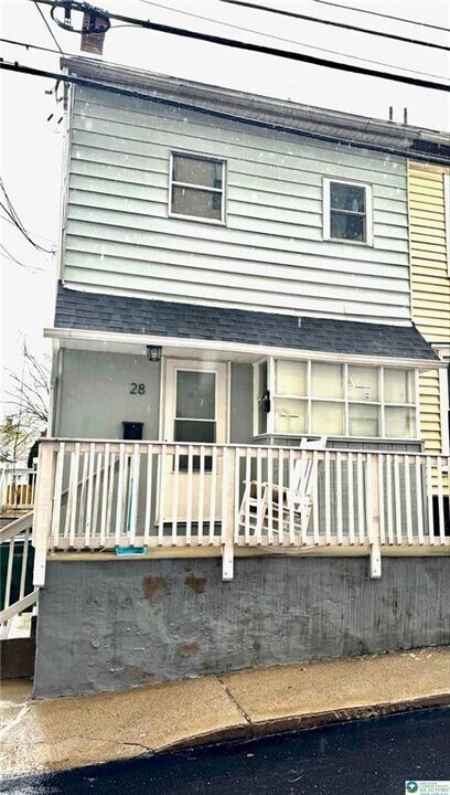 28 W Raspberry St in Bethlehem, PA - Building Photo