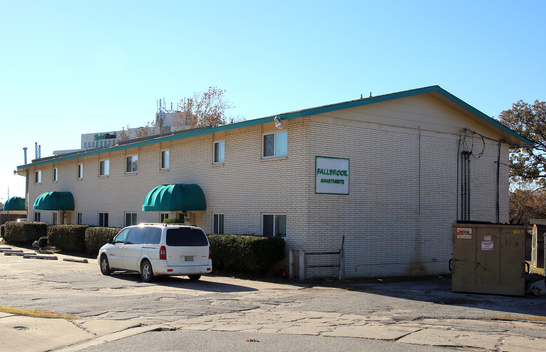 Fallbrook Apartments in Tulsa, OK - Building Photo