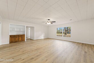 240 N College Rd in Lafayette, LA - Building Photo - Building Photo