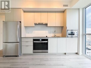 3071 Trafalgar Rd in Oakville, ON - Building Photo - Building Photo