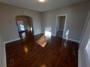 3814 8th Pl in Des Moines, IA - Building Photo - Building Photo