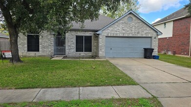 15310 Gatesbury Dr in Houston, TX - Building Photo - Building Photo