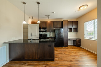 SunSTONE at MarketPlace Apartments in Andover, KS - Building Photo - Interior Photo