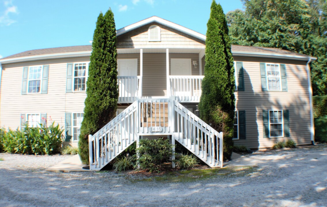 1416 Highland Ave-Unit -Unit A in Hendersonville, NC - Building Photo