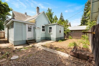 1725 Laurel St in Chico, CA - Building Photo - Building Photo