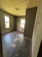 1001 N 13th St in Herrin, IL - Foto de edificio - Building Photo